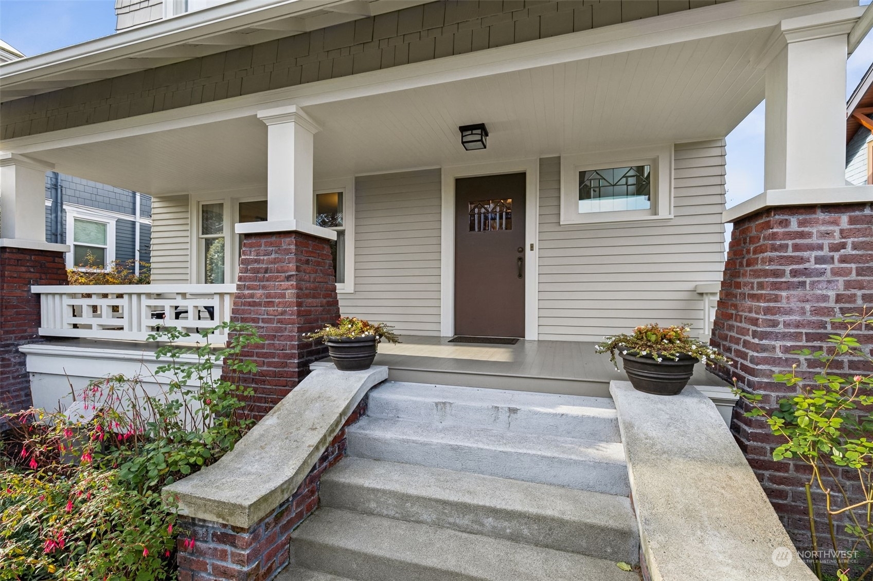 Property Photo:  1519  1st Avenue N  WA 98109 