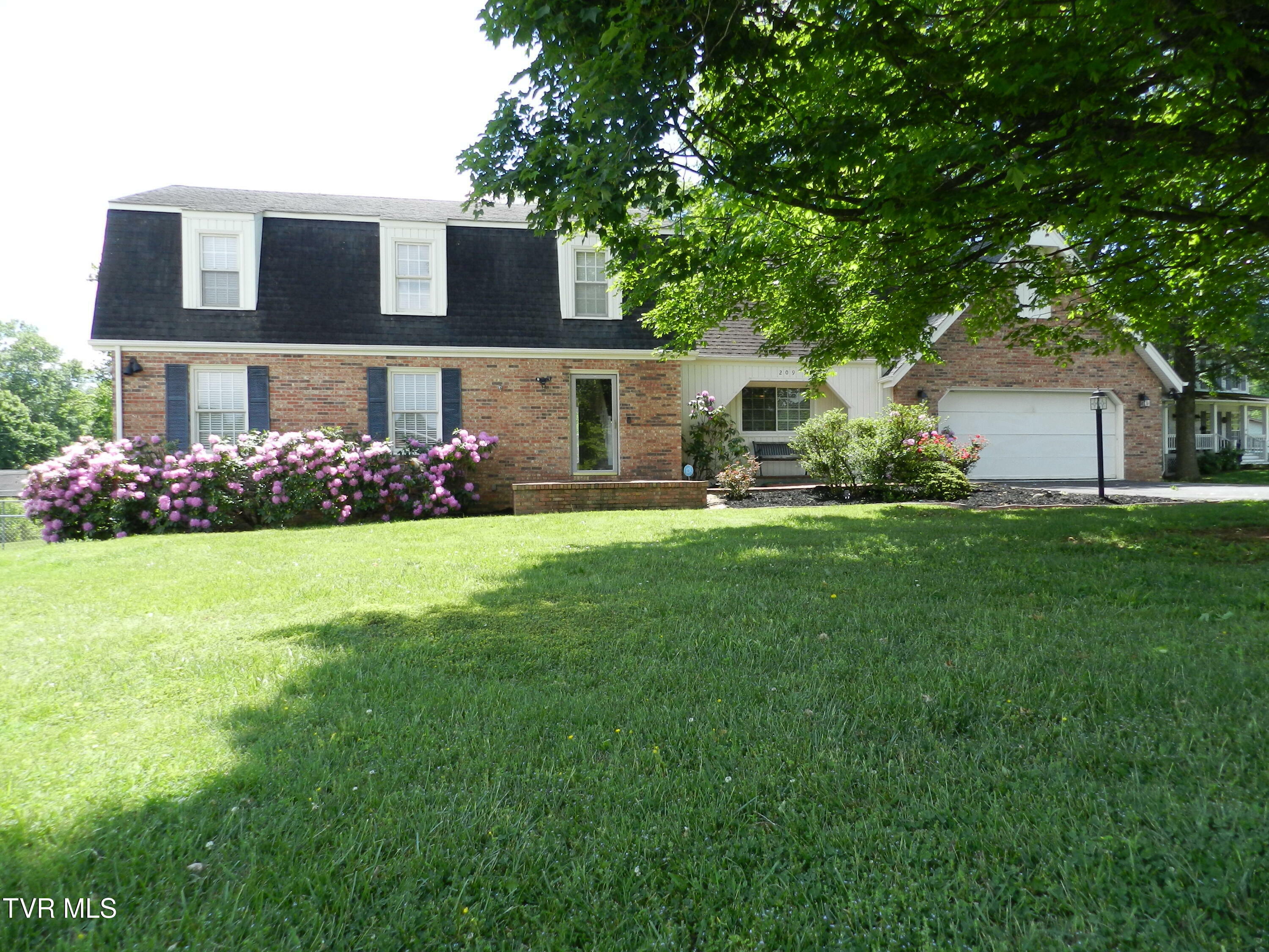 Property Photo: 209 Scotland Road TN 37660