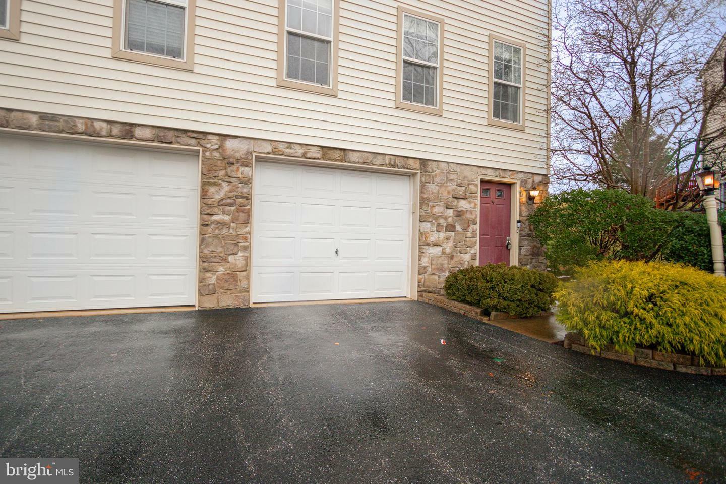 Property Photo:  1042 Hearthridge Lane  PA 17404 