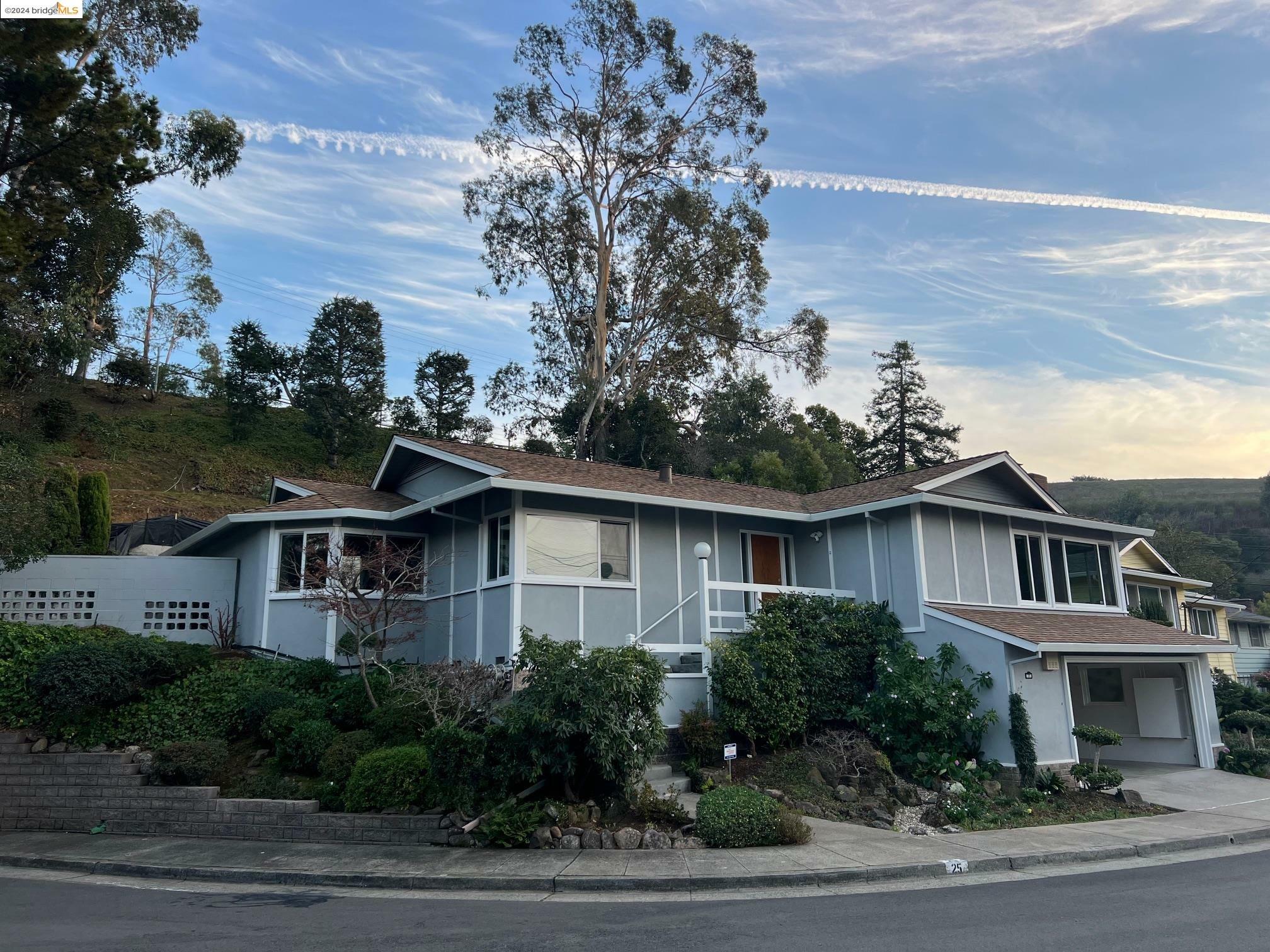 Property Photo:  25 Truitt Ln  CA 94618 