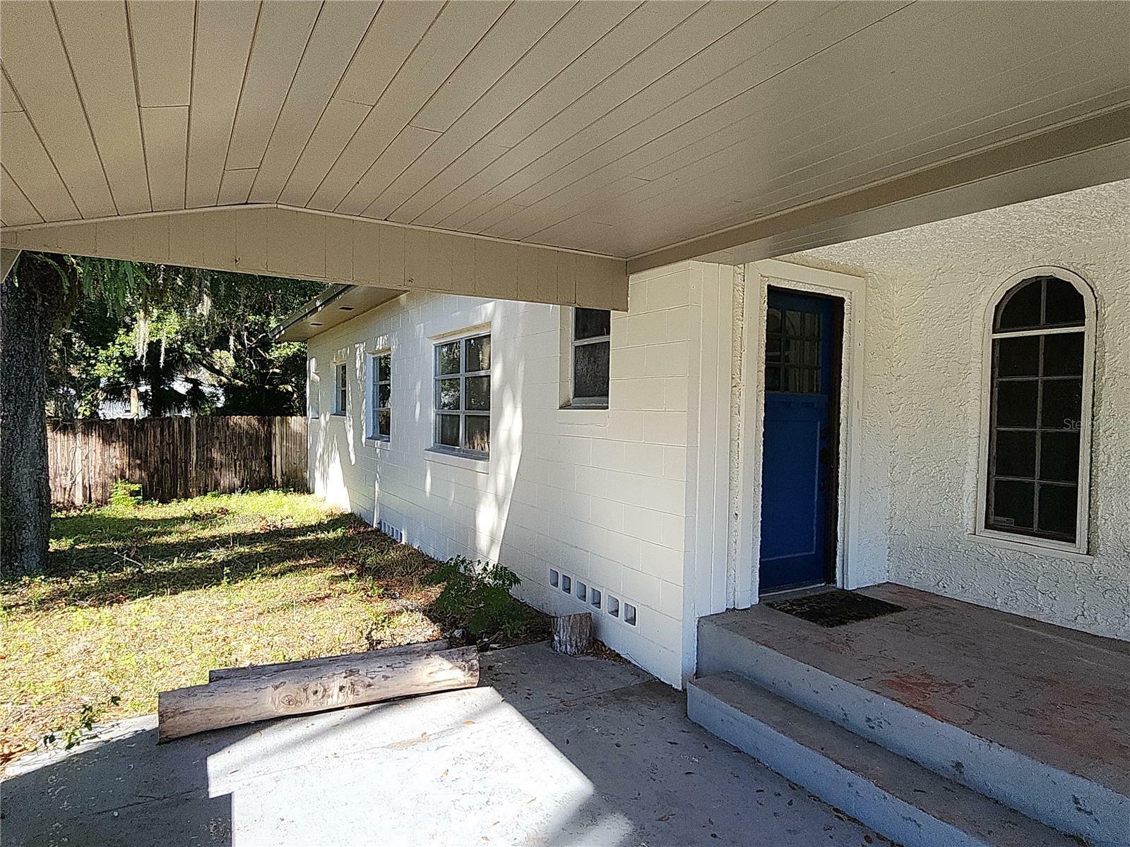 Property Photo:  330 N Frankfort Ave  FL 32724 