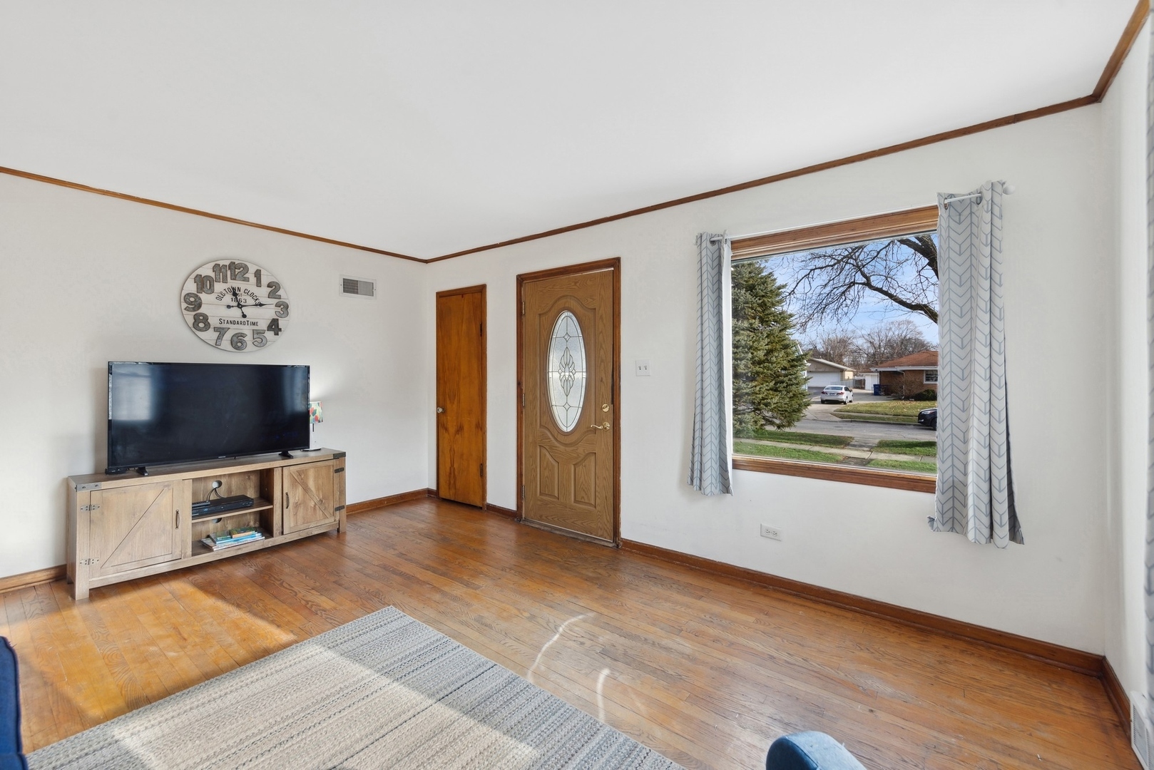 Property Photo:  130 N Summit Avenue  IL 60181 