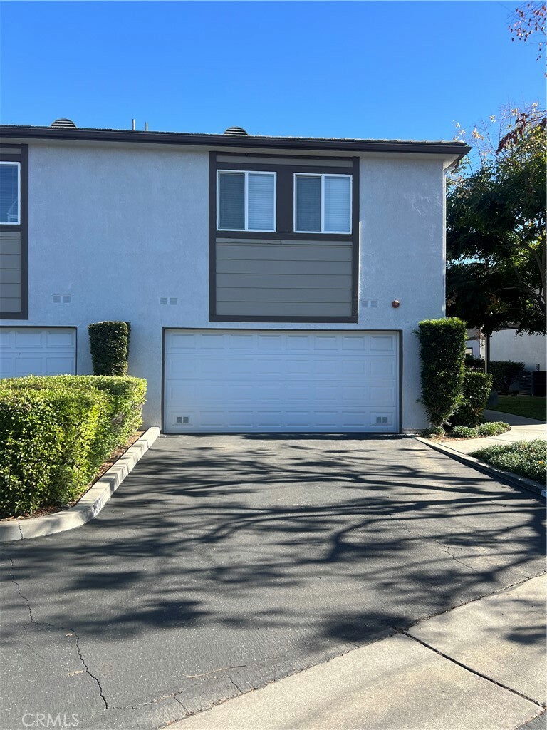 Property Photo:  1555 Orange Avenue 1307  CA 92373 