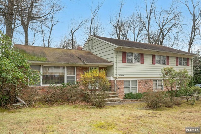 Property Photo:  11 Brookwood Drive  NJ 07006 