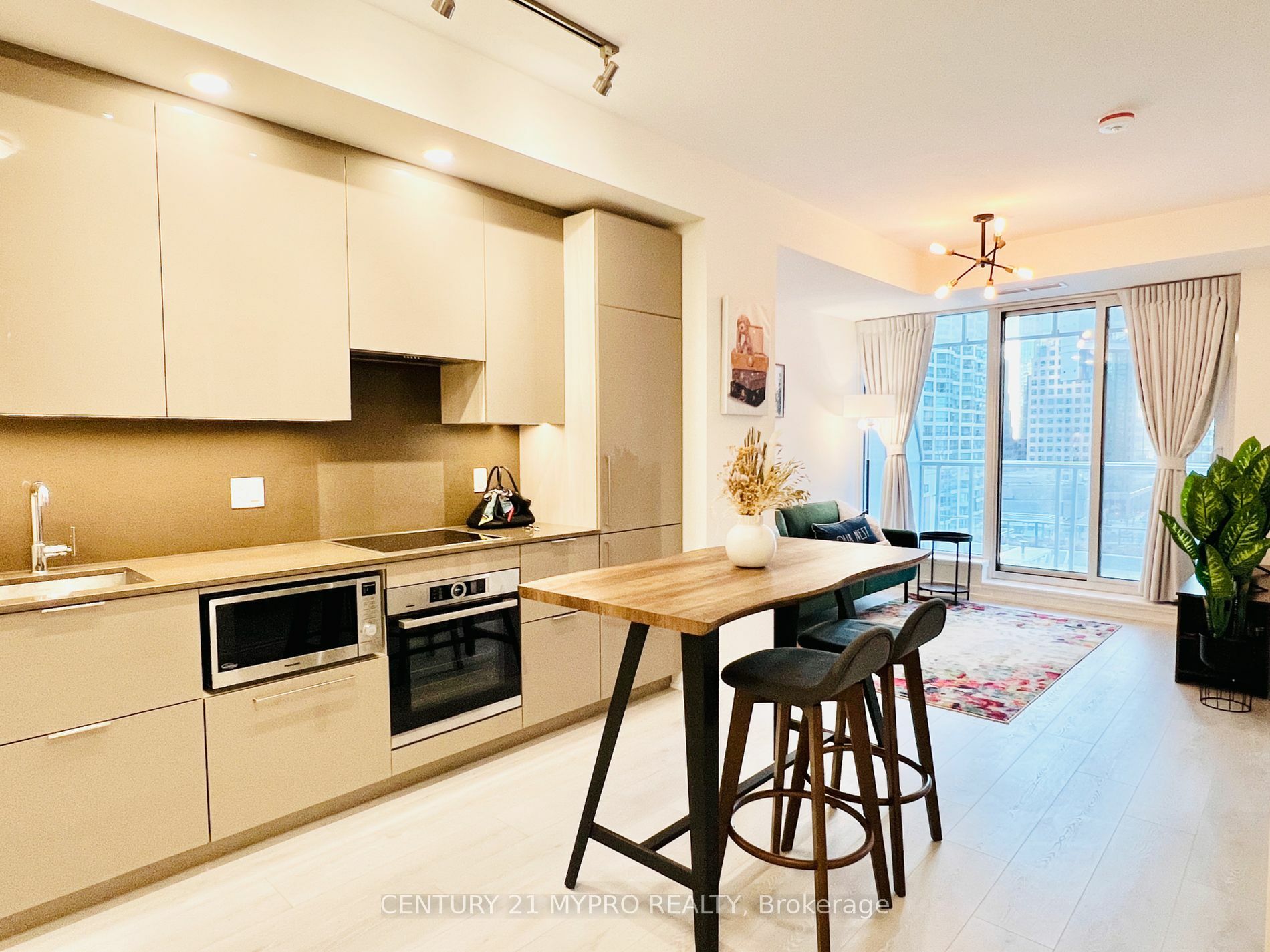 Property Photo:  28 Freeland St 803  ON M5E 0E3 