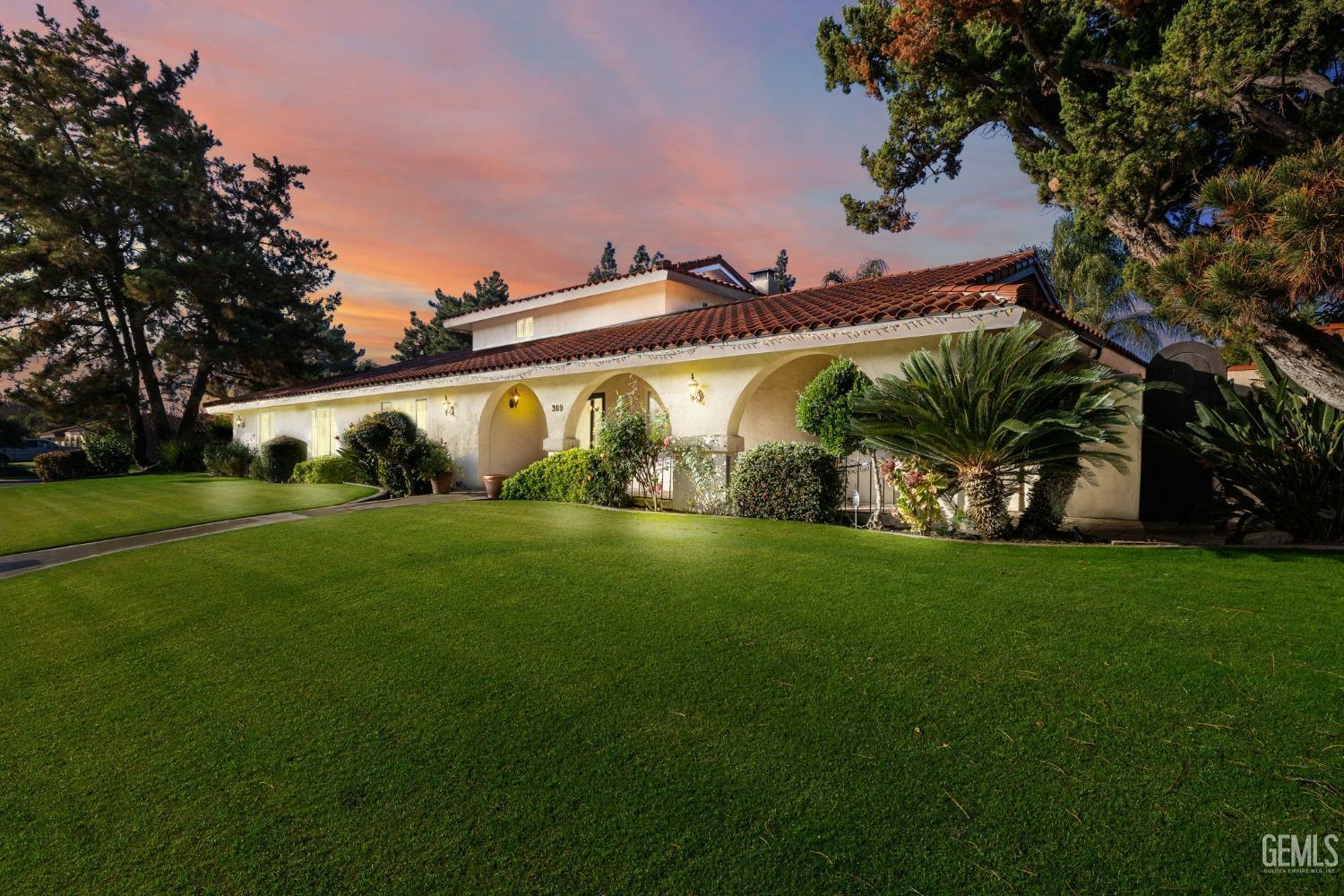 Property Photo: 309 Via Carisma CA 93309