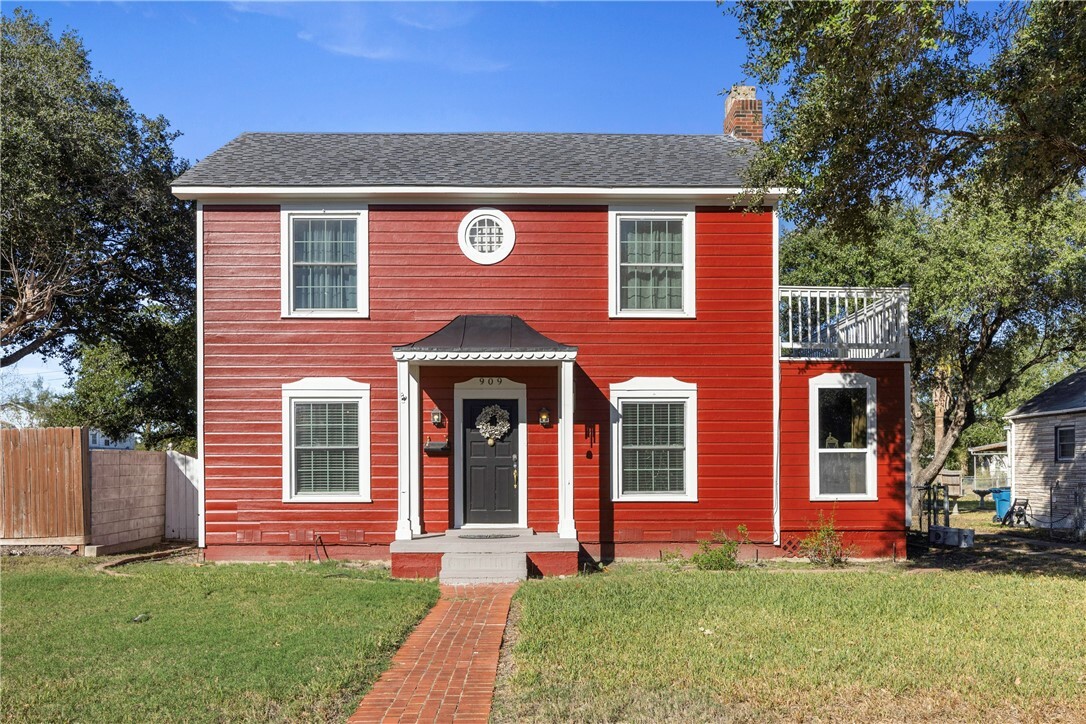 Property Photo:  909 E Market Street  TX 78387 