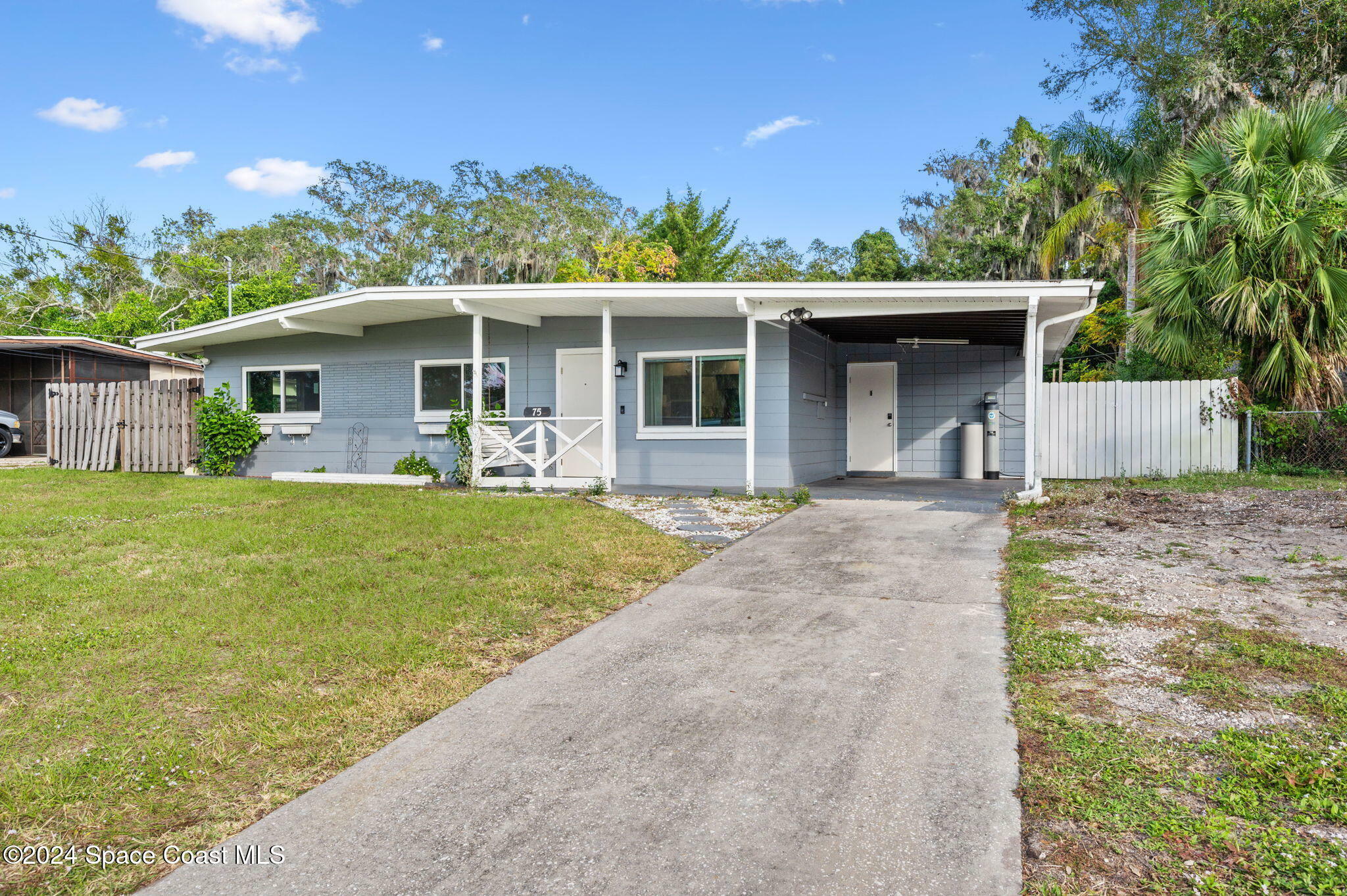 Property Photo:  75 N Hilltop Drive  FL 32796 