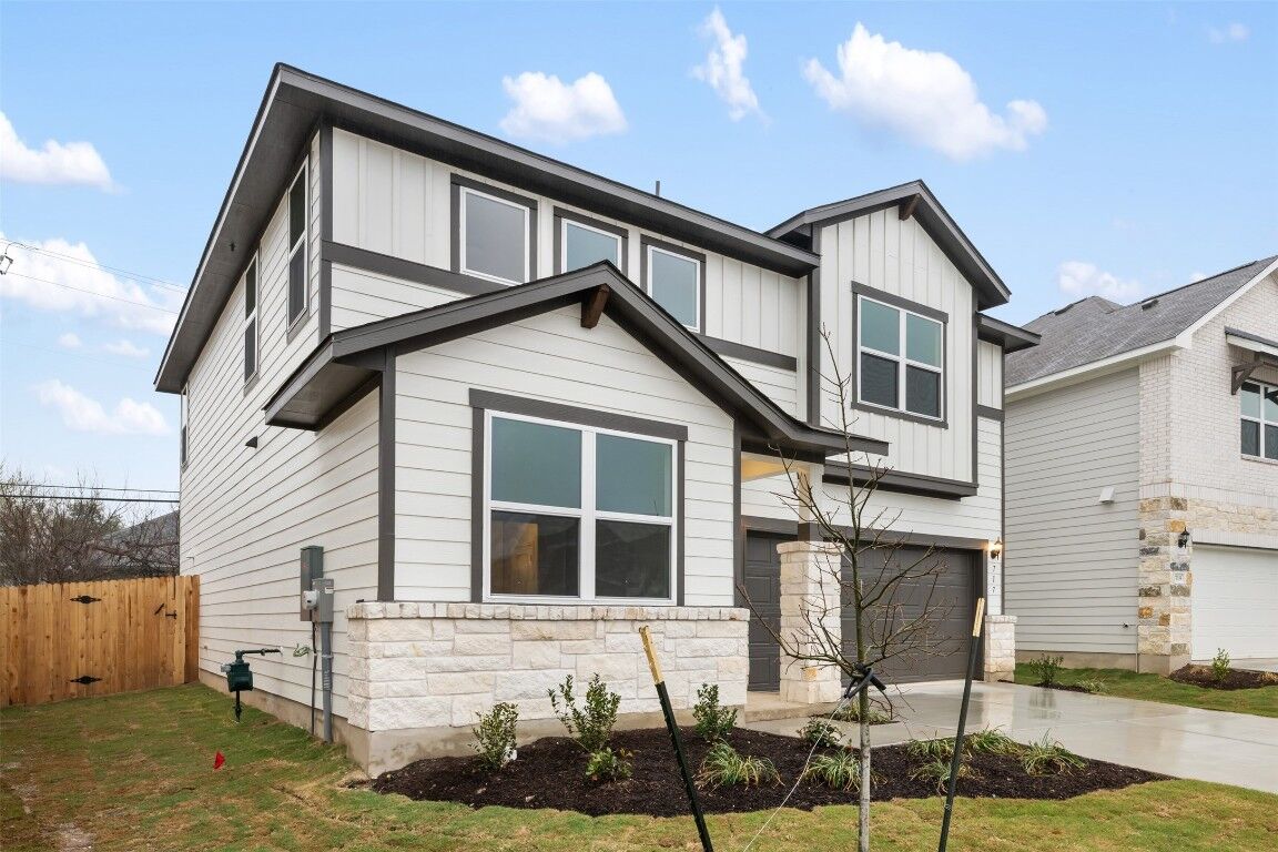 Property Photo:  717 Palo Brea Loop  TX 78634 