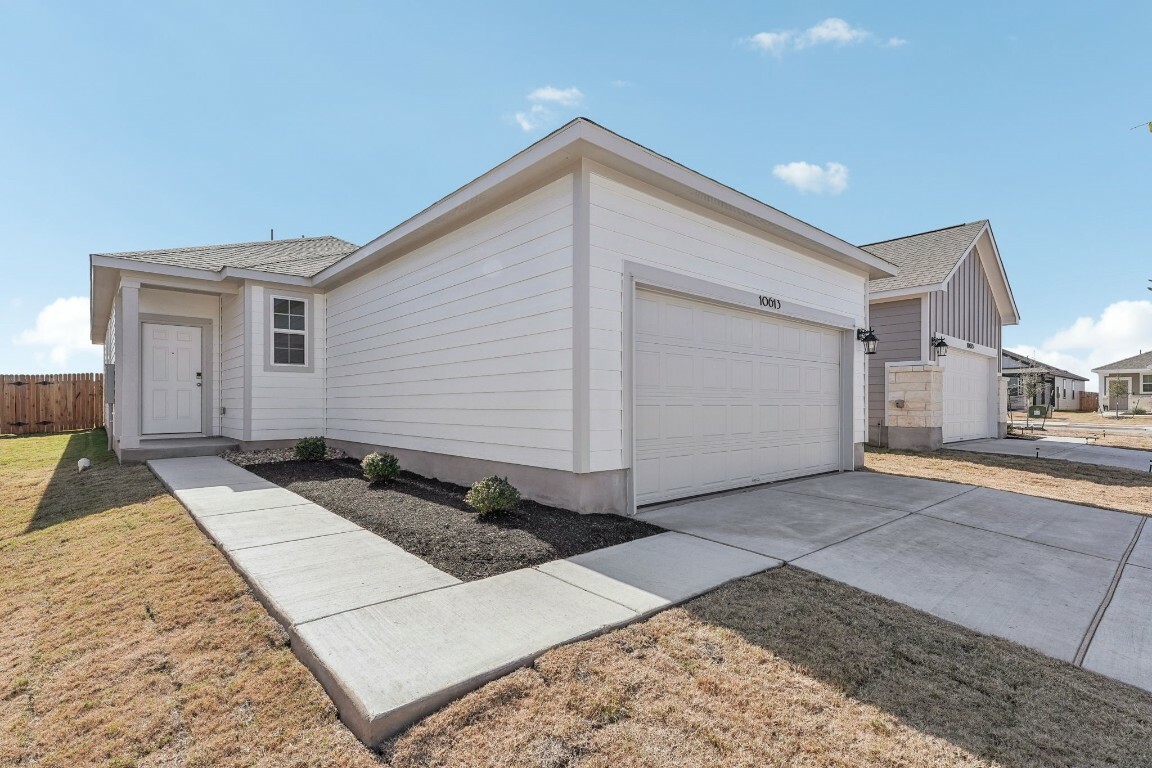 Property Photo: 10613 Best Bet Drive TX 78610
