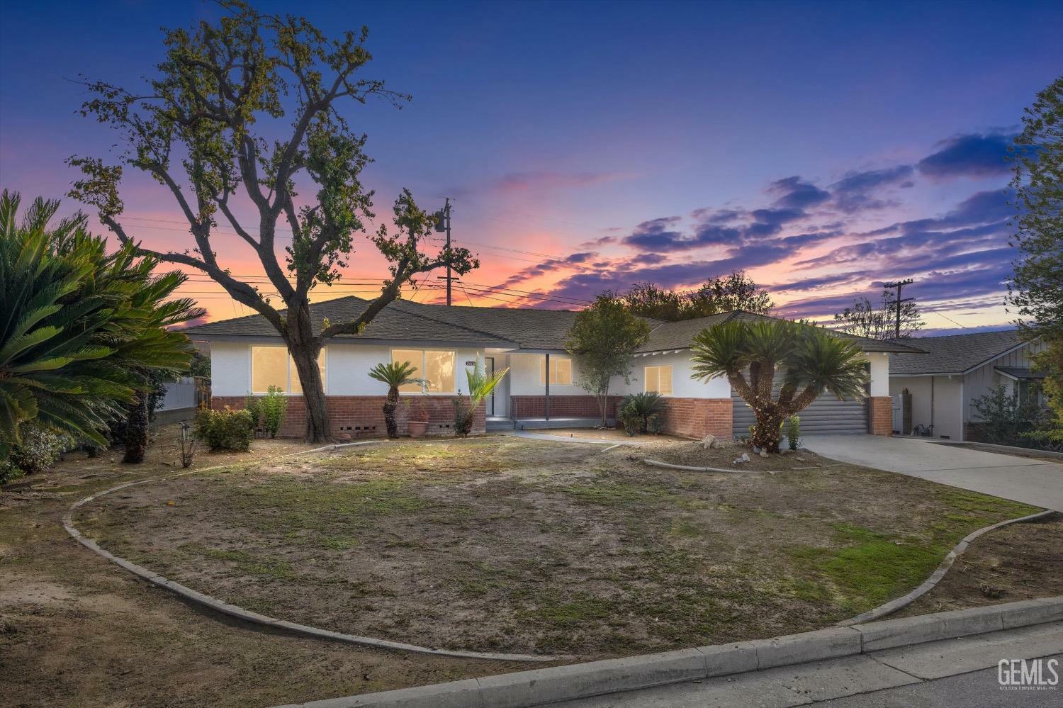 Property Photo:  2413 Driller Avenue  CA 93306 