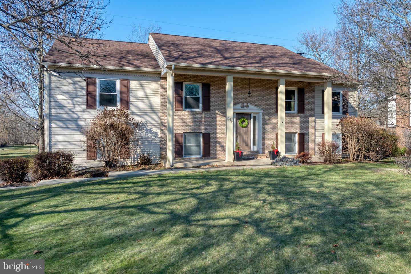 Property Photo:  469 Chowning Place  PA 17601 