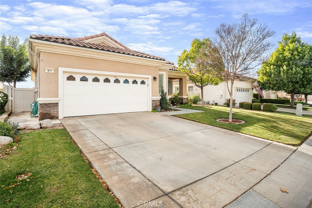 Property Photo:  871 Eastlake Road  CA 92223 