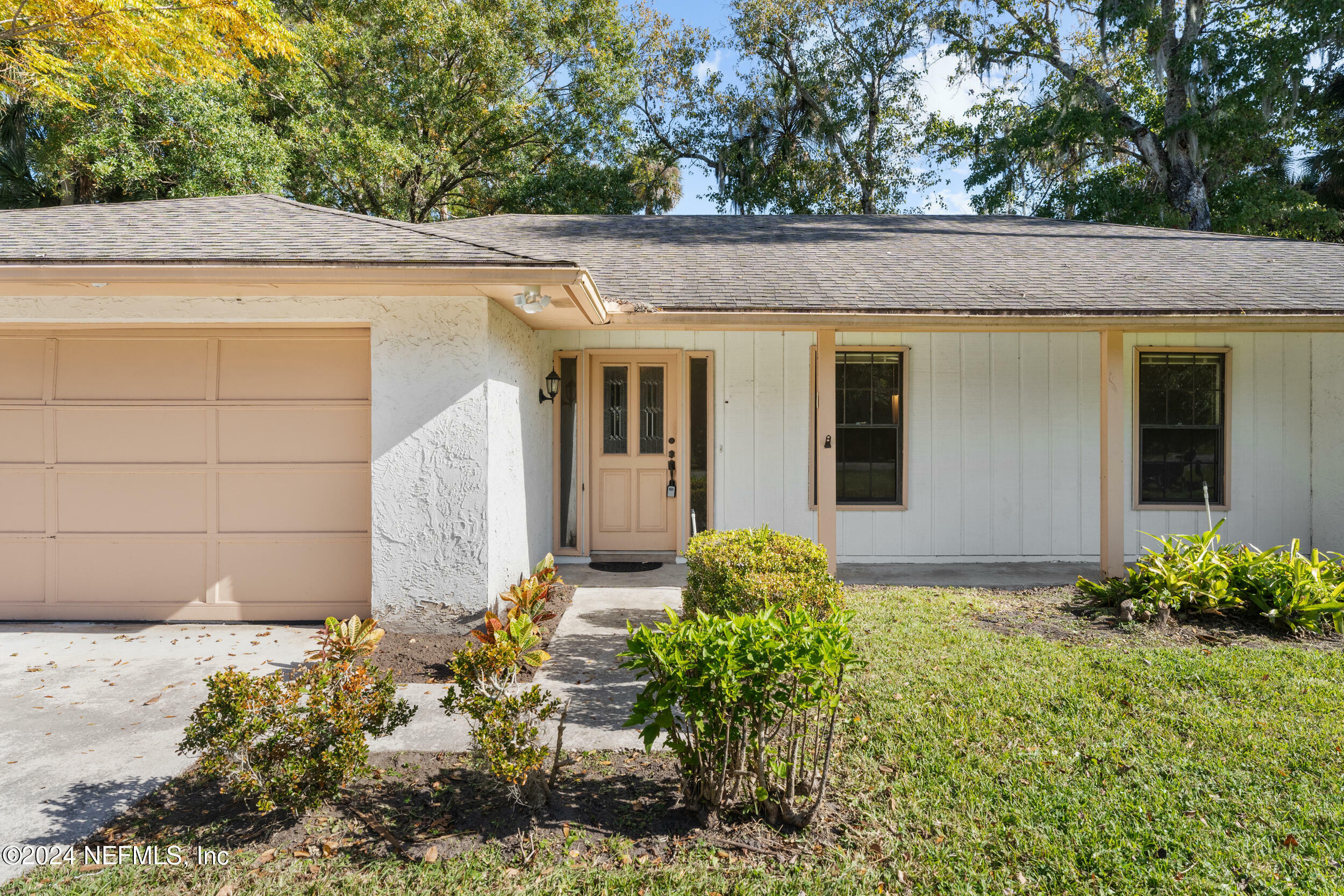 Property Photo:  627 Palmera Drive E  FL 32082 