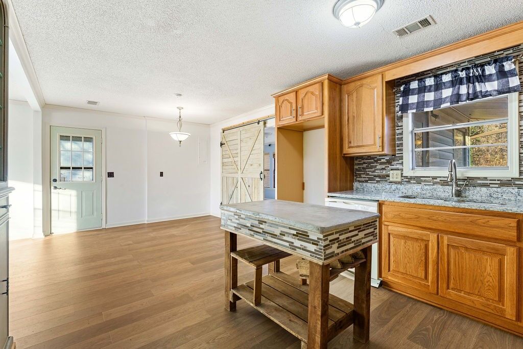 Property Photo: 17 Evesham Lane AR 72714