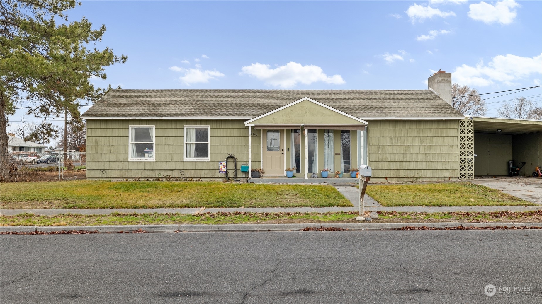 905 S Grand Drive  Moses Lake WA 98837 photo