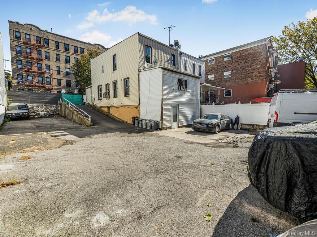 Property Photo: 1151 Saint Lawrence Avenue NY 10472