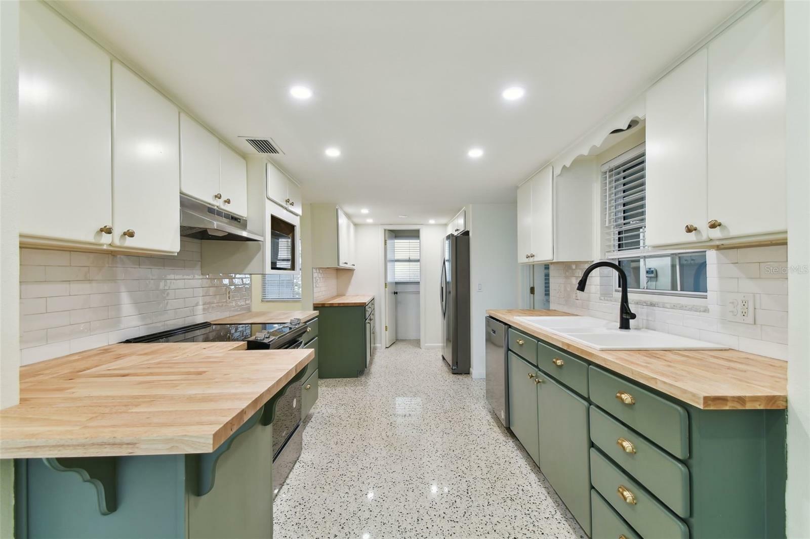 Property Photo:  3322 W Dorchester Street  FL 33611 