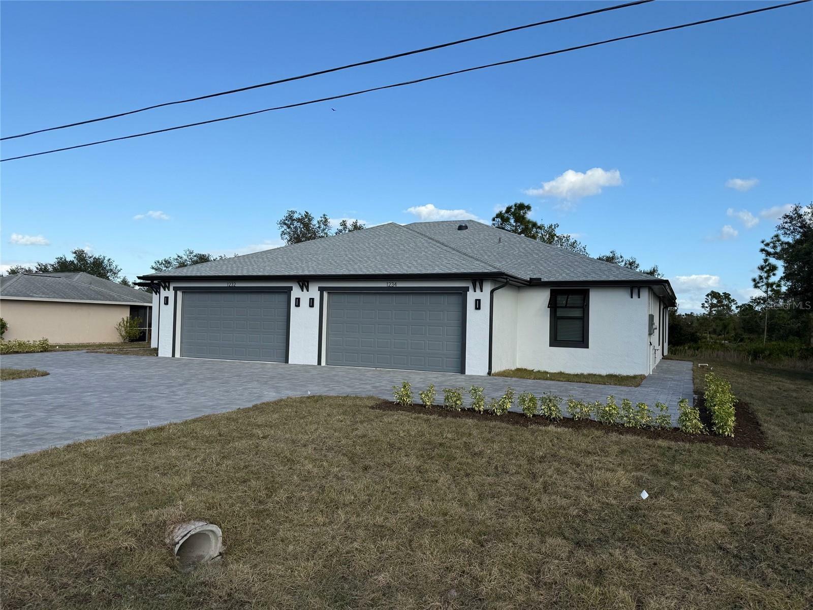 Property Photo: 1232 Oceanic Road FL 33983
