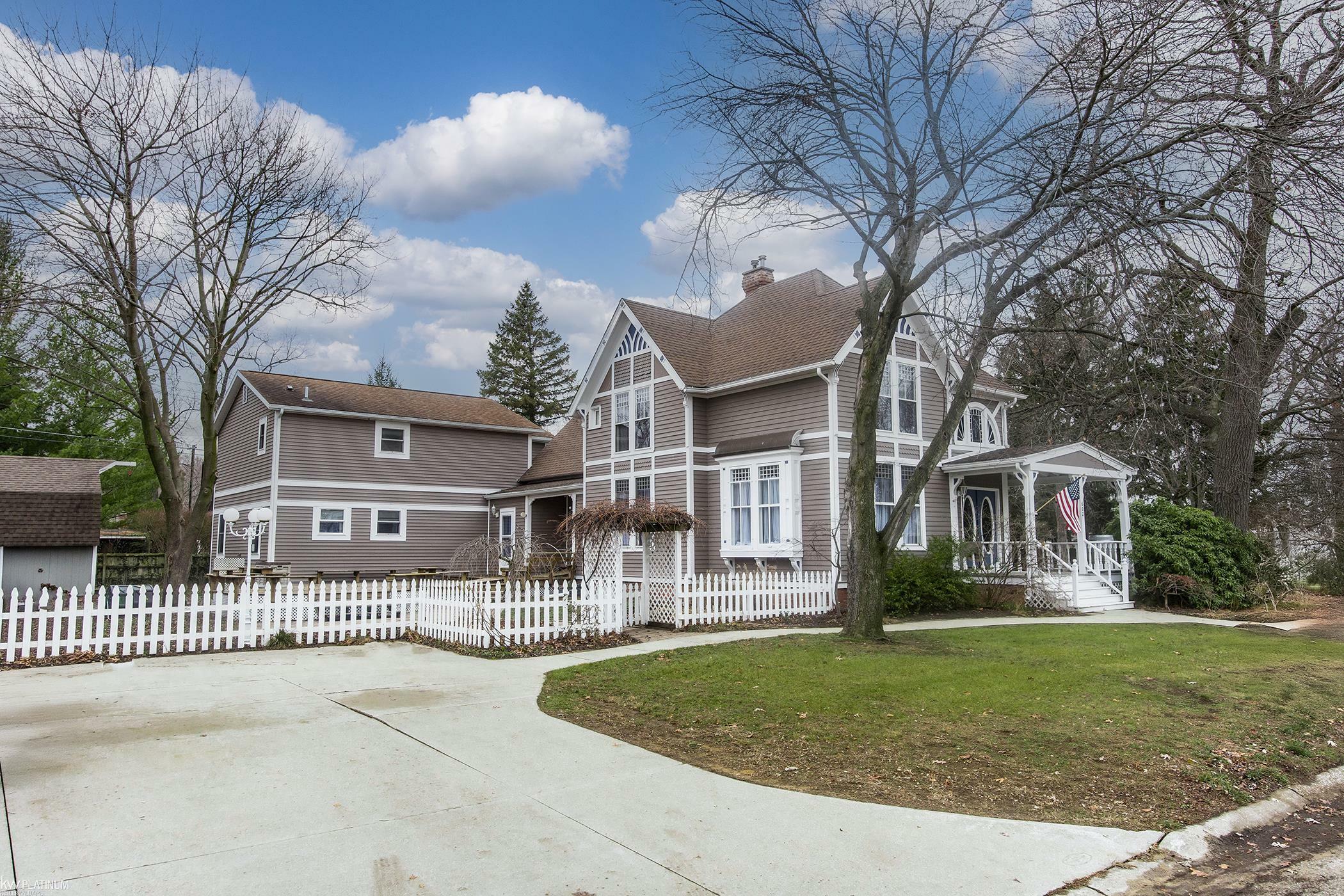 Property Photo:  602 Lakeview Avenue  MI 48060 