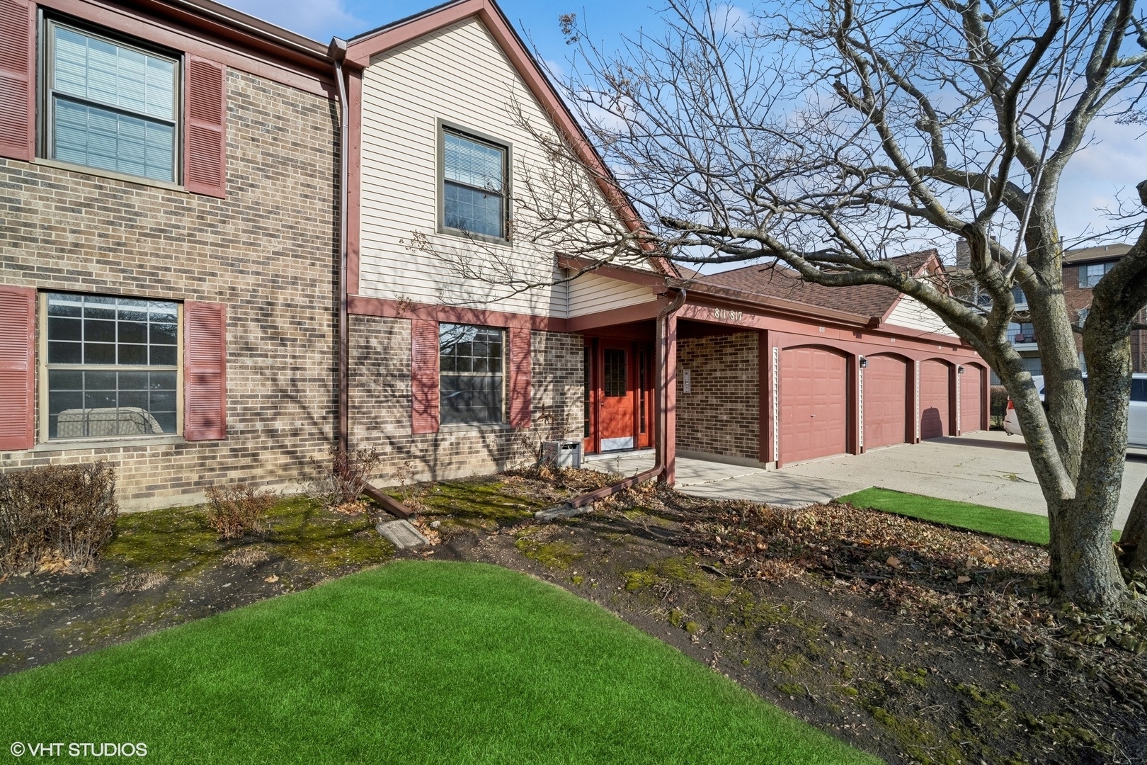 Property Photo:  811 Weidner Court South  IL 60089 