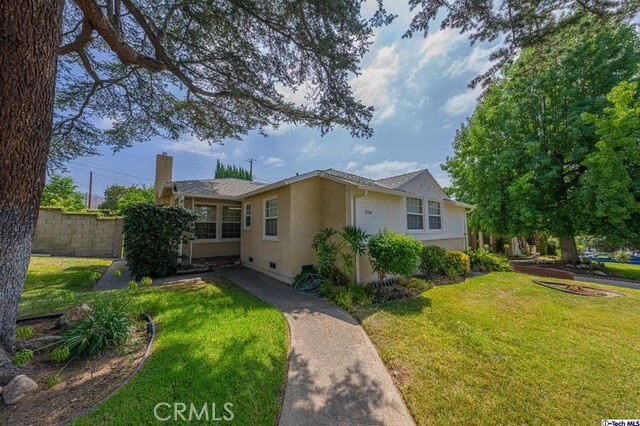 Property Photo:  2744 N Myers Street  CA 91504 