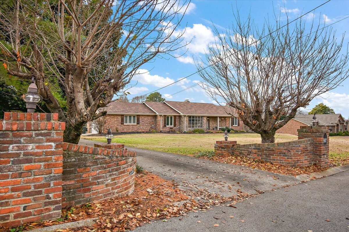 Property Photo:  206 Kennett Rd  TN 37138 