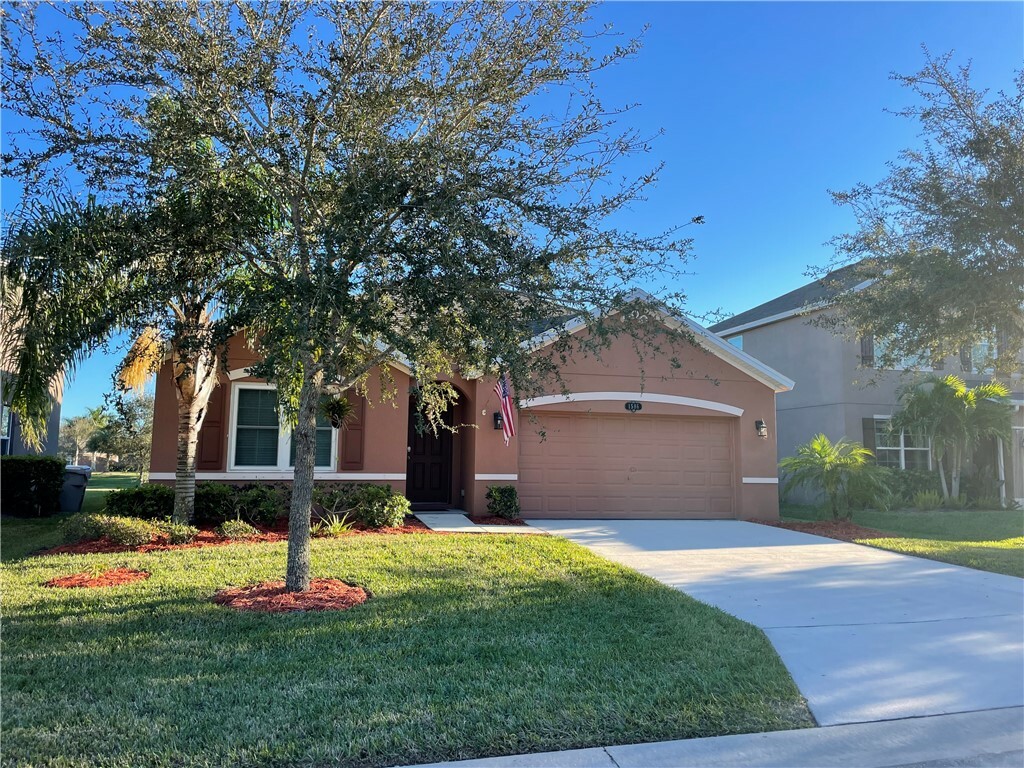 Property Photo:  1586 Lexington Square SW  FL 32962 