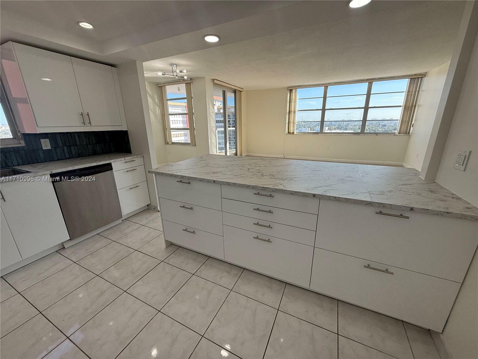 Property Photo:  1301 NE Miami Gardens Dr 1615W  FL 33179 