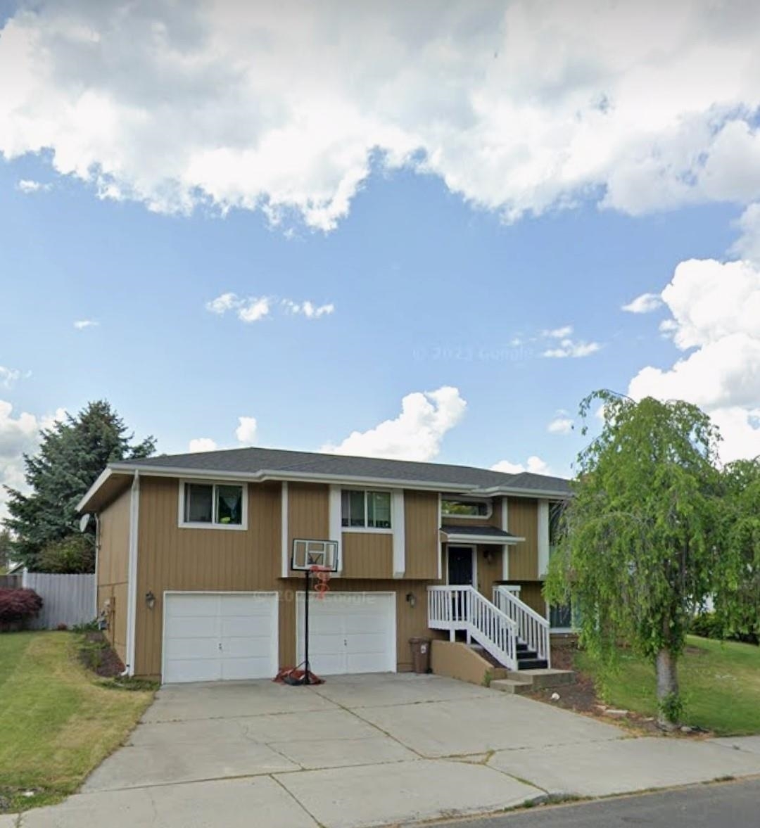 Property Photo:  10407 N Arrowhead Dr  WA 99208 