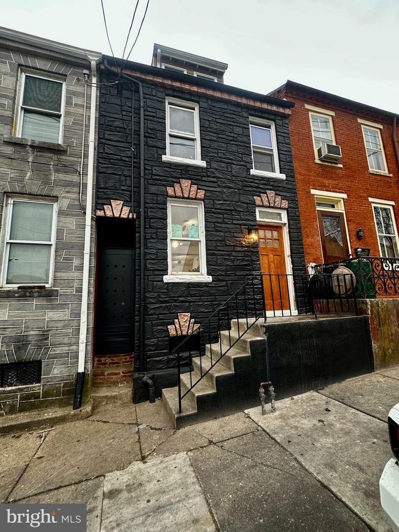 Property Photo:  244 W Strawberry Street  PA 17603 