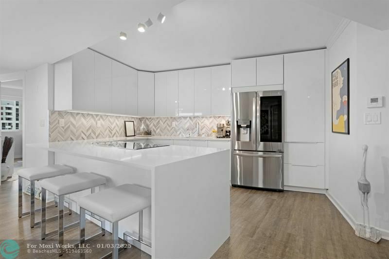 Property Photo: 3000 Holiday Dr 1102 FL 33316