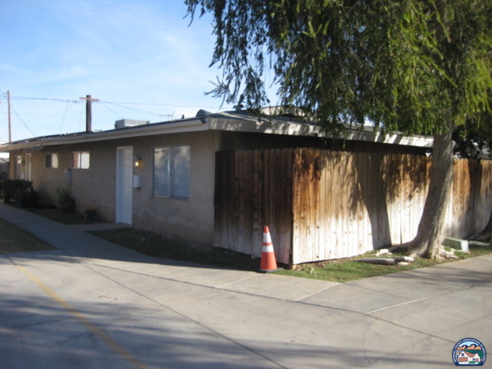 Property Photo:  1718  S 4th St  CA 92243 