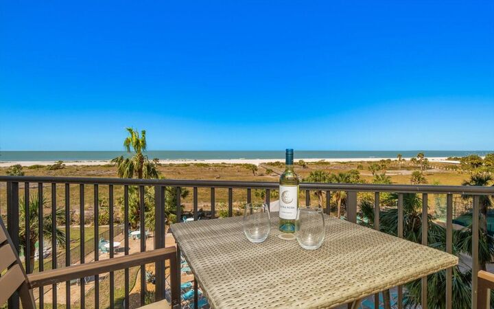 Property Photo:  1230 Gulf Boulevard 402  FL 33767 