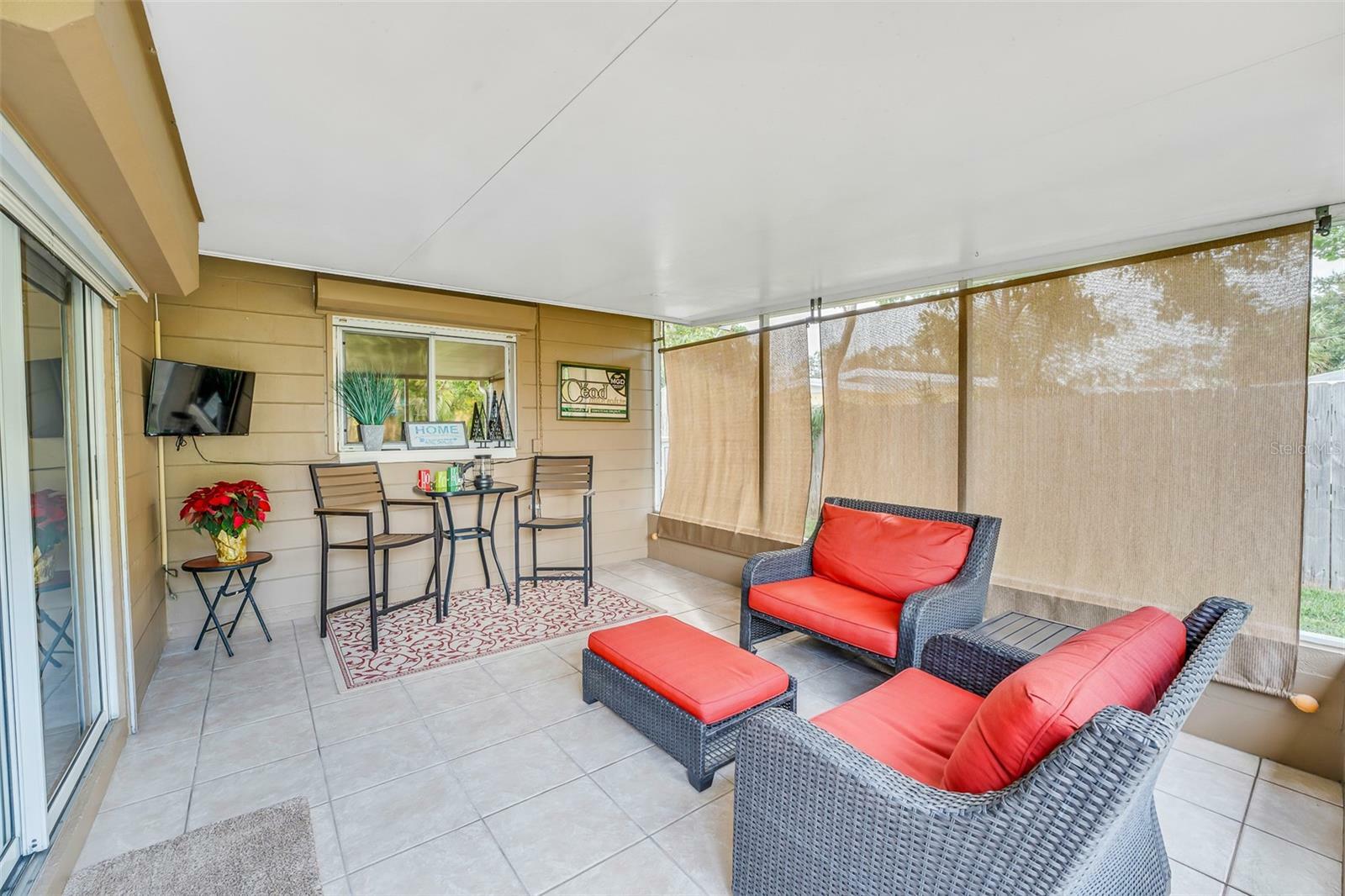 Property Photo: 4543 20th Avenue N FL 33713