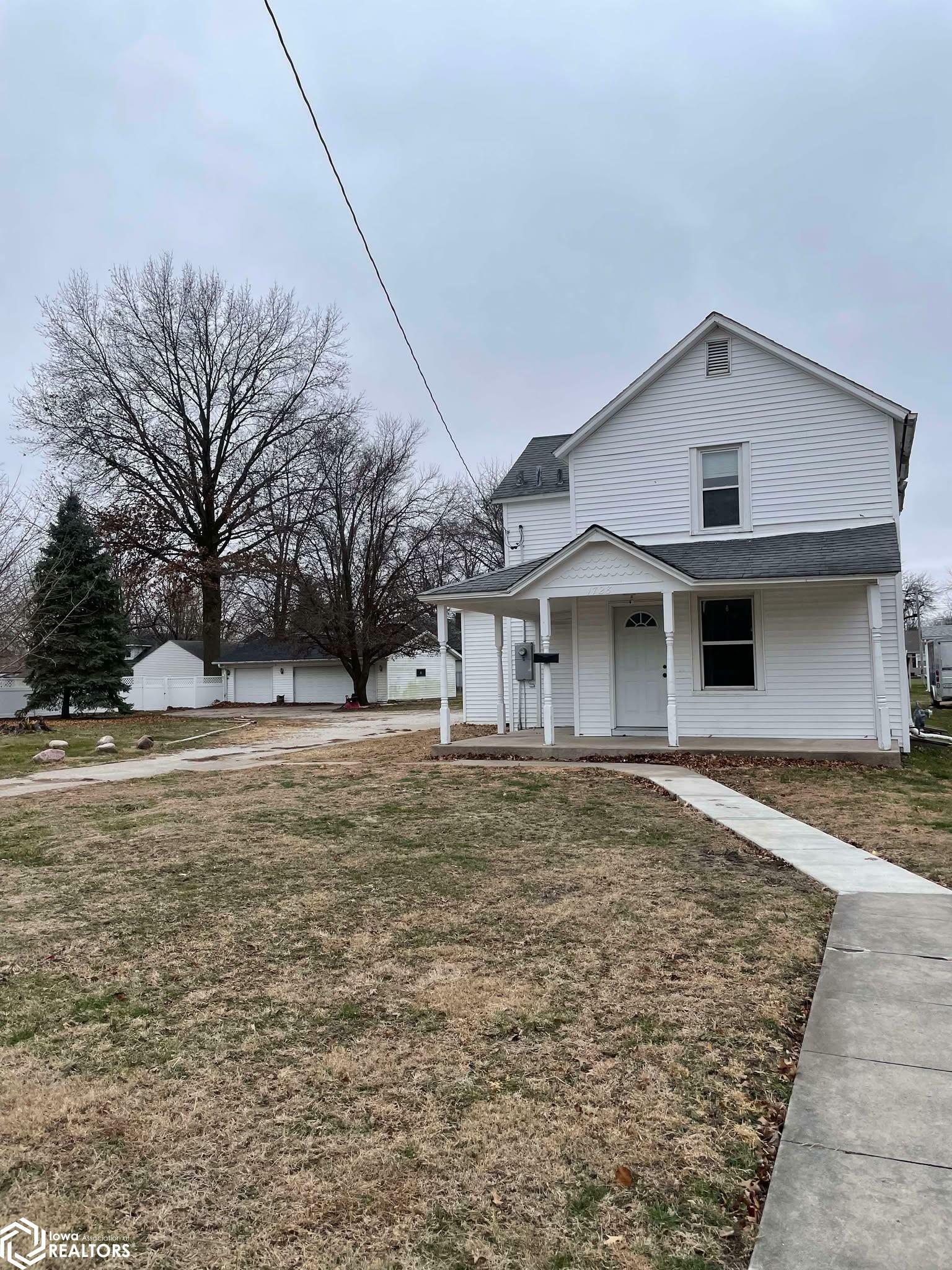 Property Photo: 1728 Dodge Street IA 52601