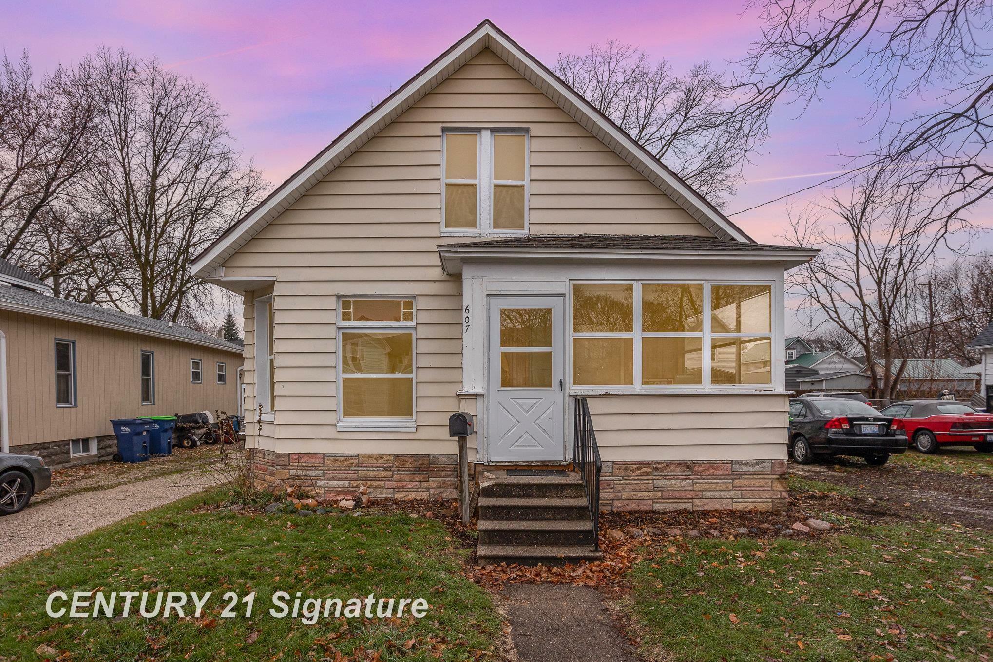 Property Photo:  607 N Chilson Street  MI 48706 