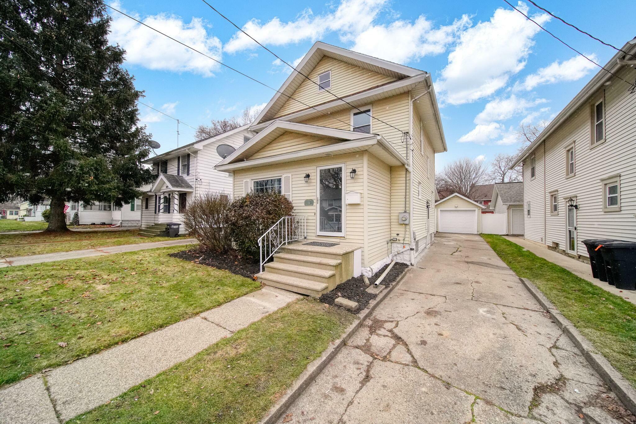 Property Photo:  1102 S West Avenue  MI 49203 