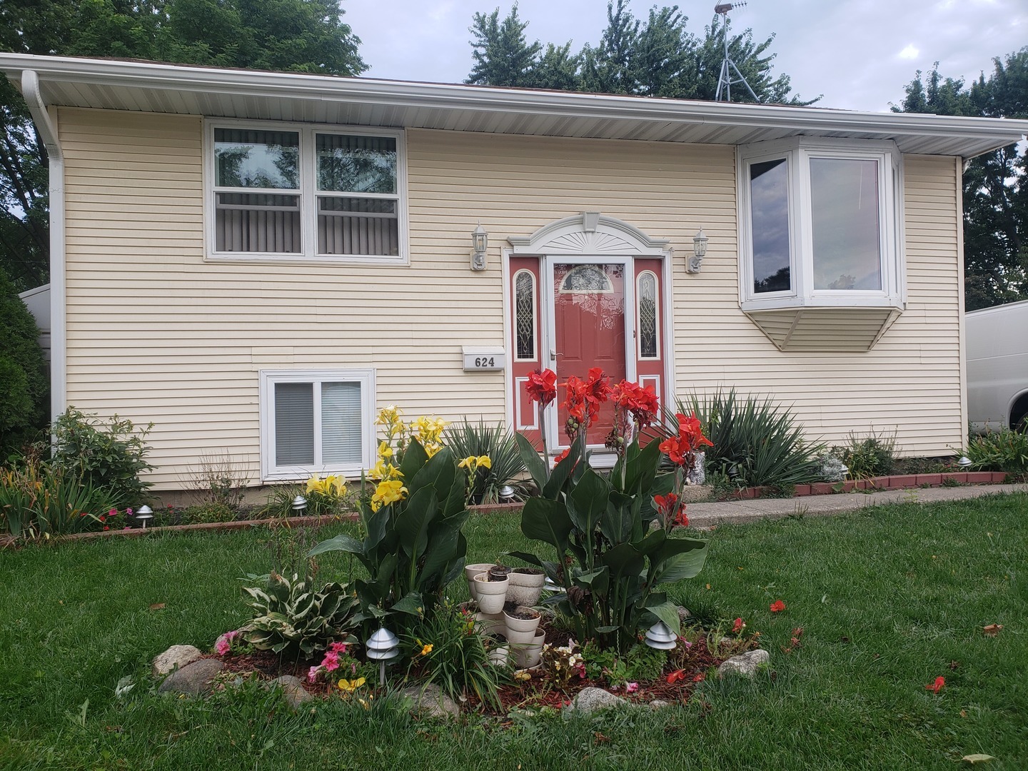 Property Photo: 624 Westwind Drive IL 60110