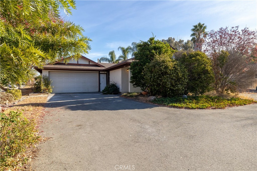 Property Photo:  31105 Camino Del Este  CA 92591 