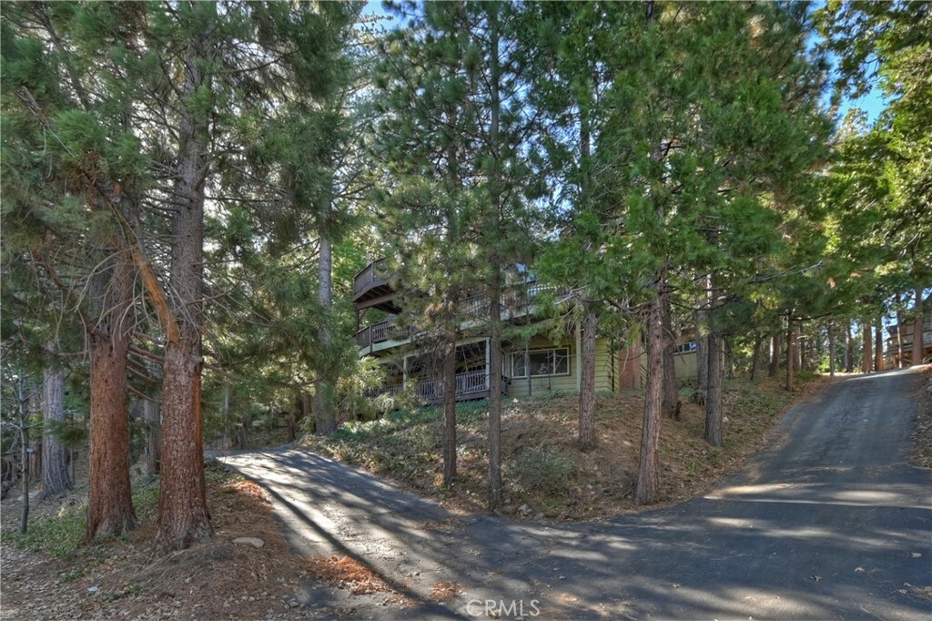 Property Photo: 762 Zurich Drive CA 92352