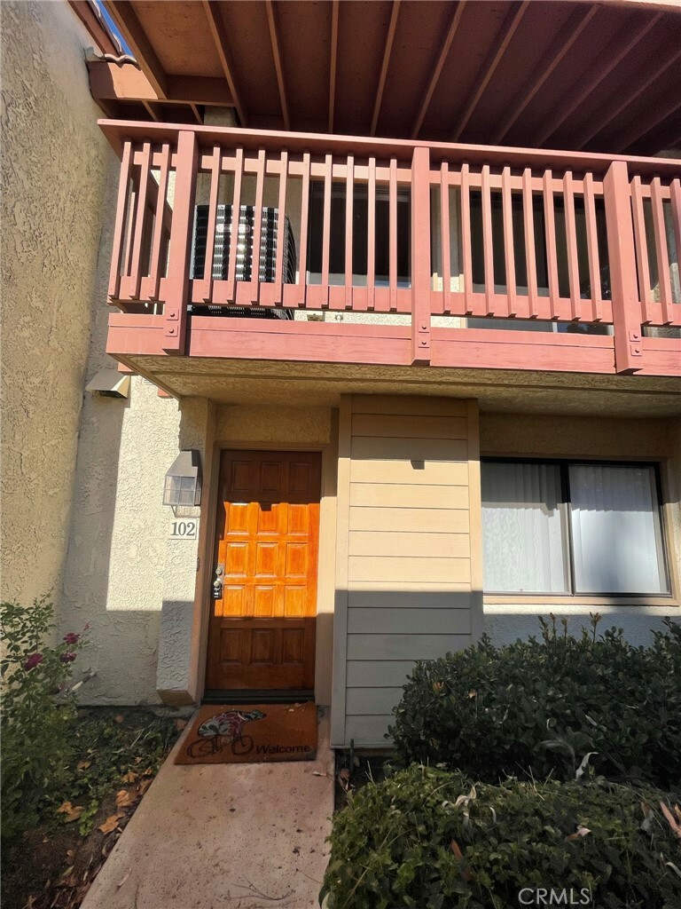 Property Photo:  21551 Burbank Boulevard 102  CA 91367 