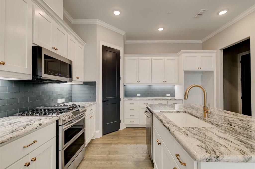 Property Photo: 305 Sunset Lane 104 TX 76114