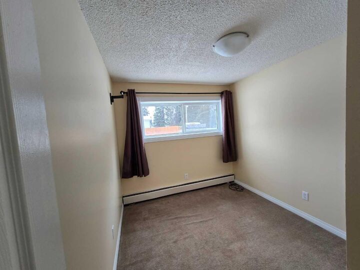 Property Photo:  414 41 Street 1  AB T7E 1A2