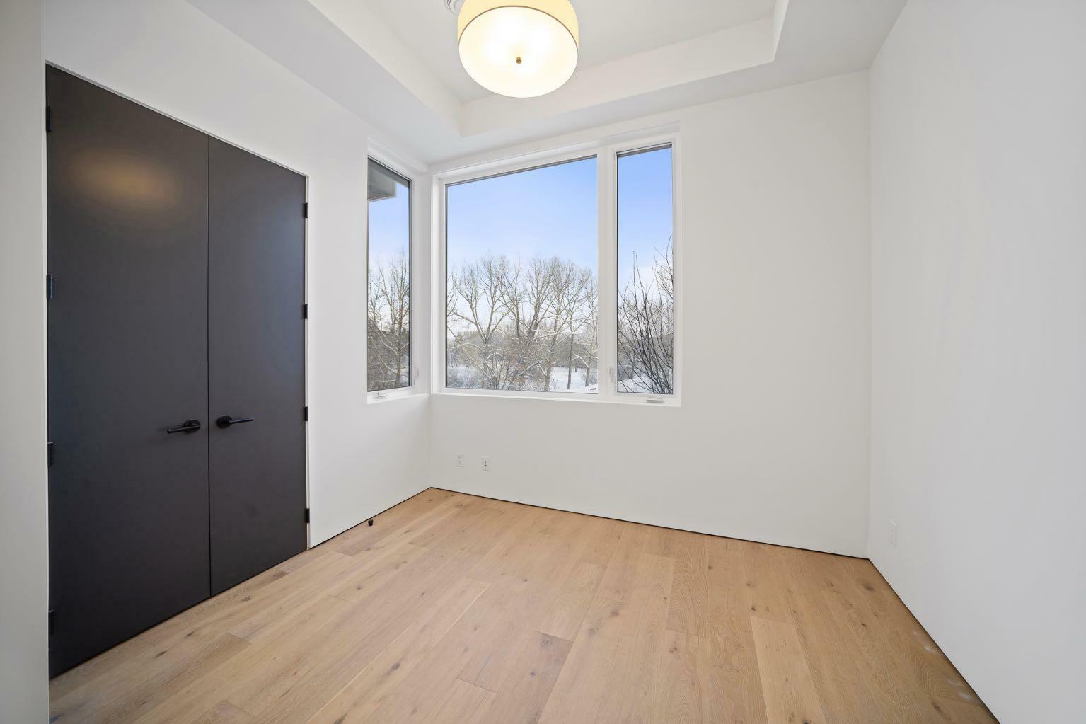 Property Photo:  2307 13 Street NW  AB T2M 1T8 