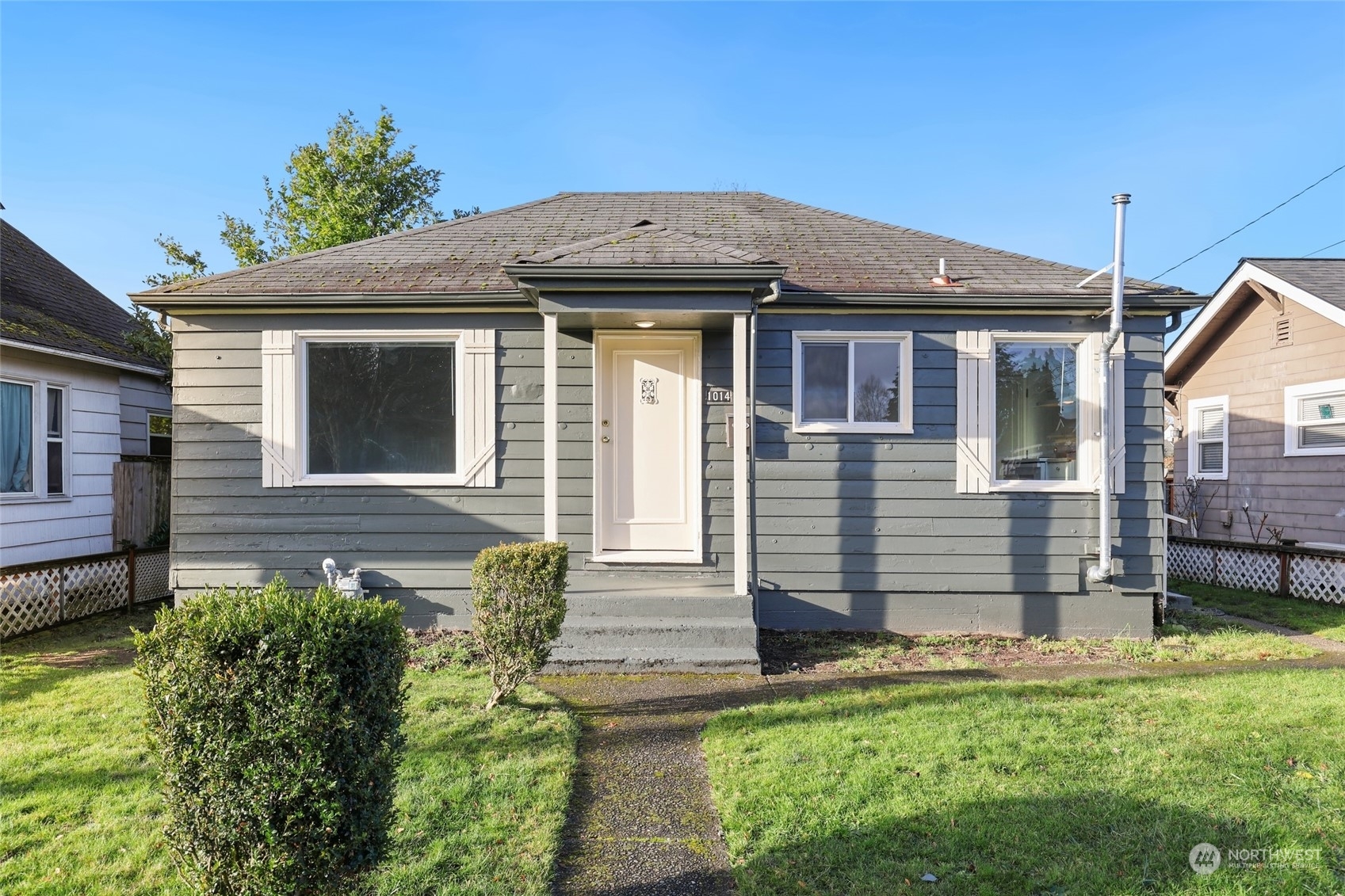 Property Photo:  1014 S Pine Street  WA 98405 