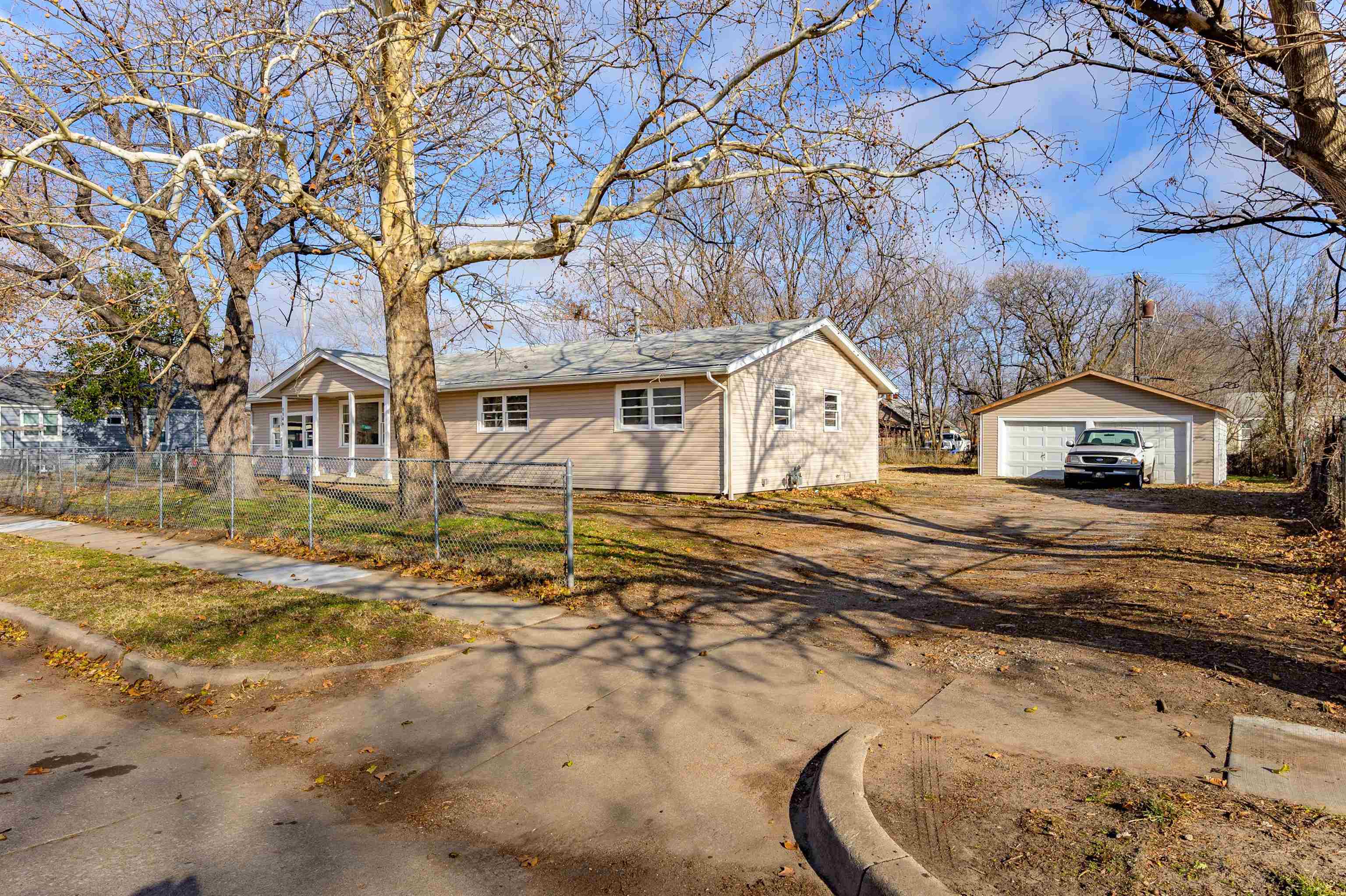 Property Photo:  1146 N Kansas Ave  KS 67214-3126 