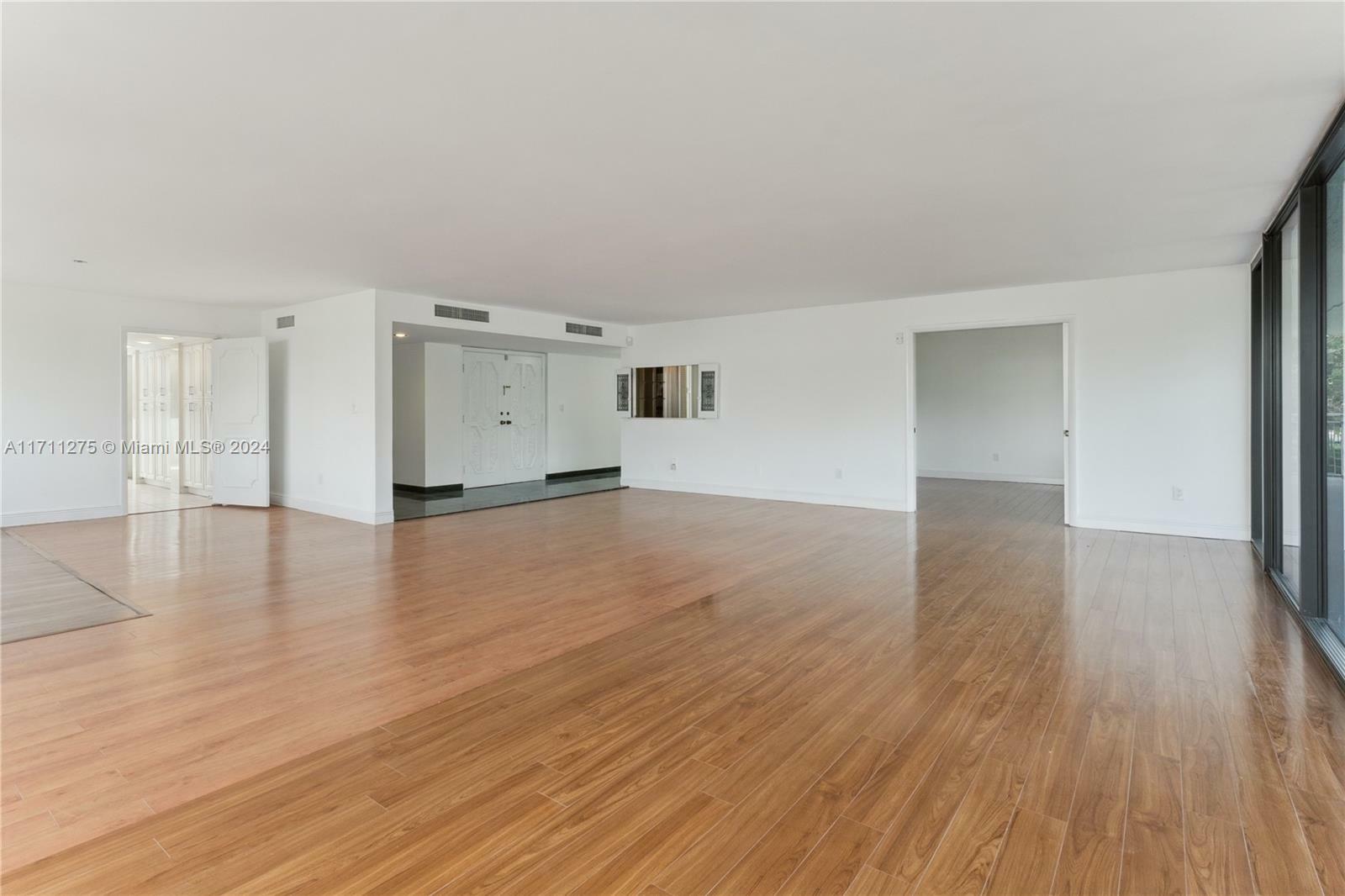 Property Photo:  700 Coral Way 1  FL 33134 