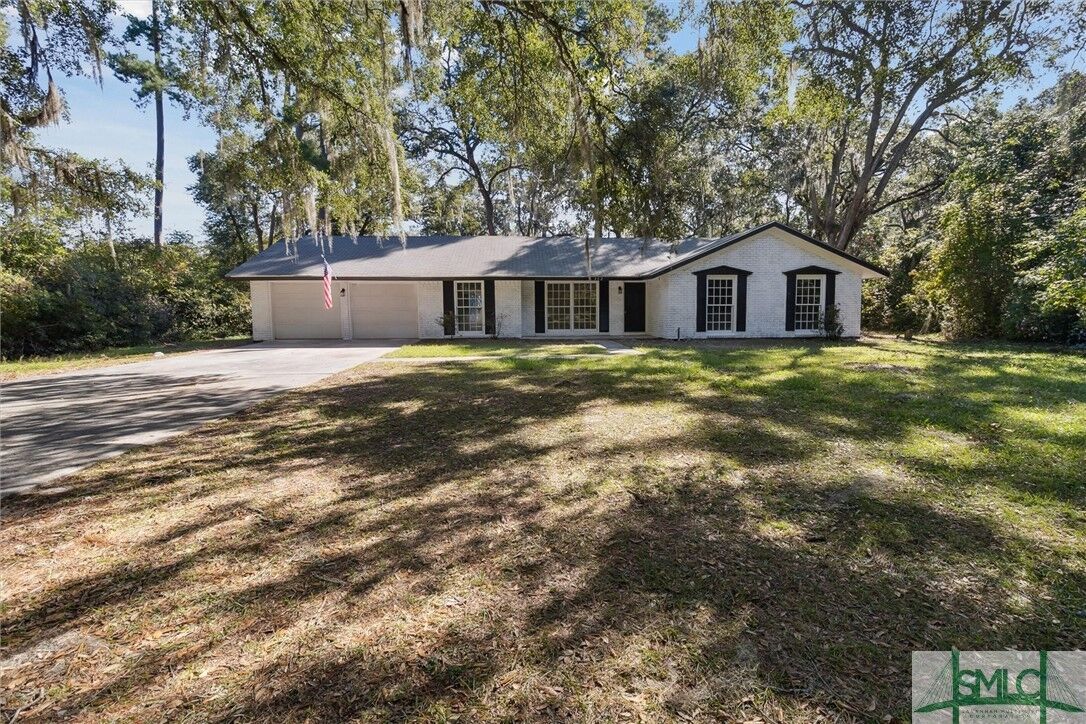 Property Photo:  402 Woodland Drive  GA 31313 