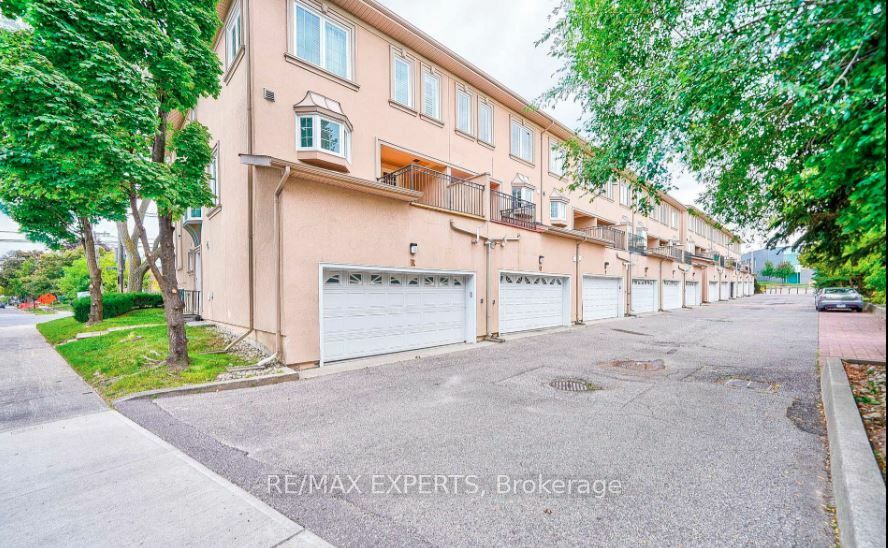 Property Photo:  3348 Bayview Ave P  ON M2M 3R9 